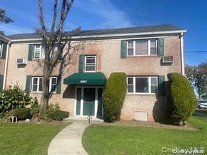 990 Fenwood Dr in Valley Stream, NY - Building Photo