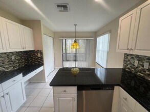 3228 Jog Park Dr, Unit 3012 in Greenacres, FL - Building Photo - Building Photo
