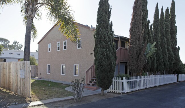Main Street Apartments in Chula Vista, CA - Foto de edificio - Building Photo