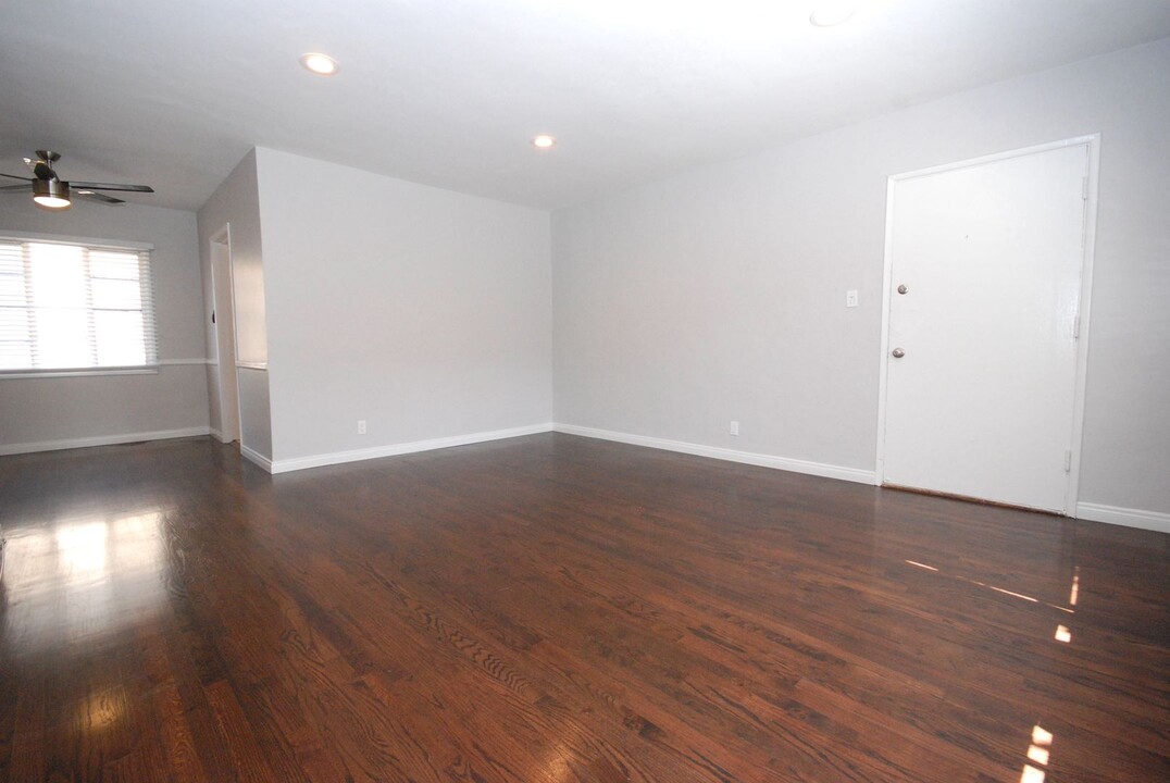 6707 Franklin Ave in Los Angeles, CA - Building Photo