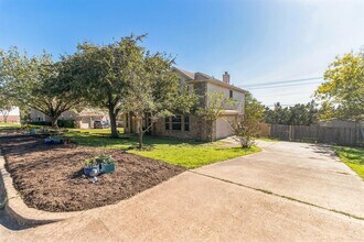 7801 Callbram Ln in Austin, TX - Building Photo - Building Photo