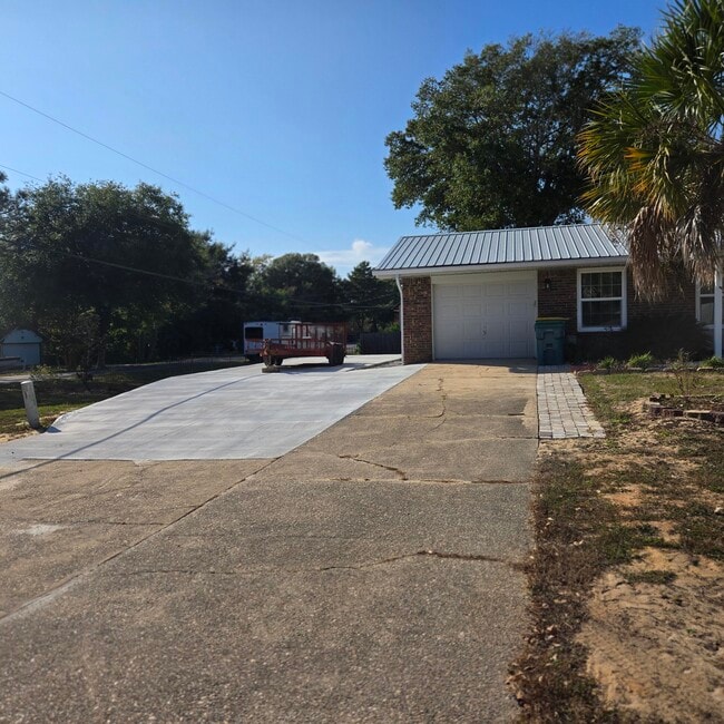 75 7th Ave in Shalimar, FL - Building Photo - Building Photo