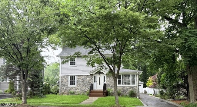 727 Ackerman Ave