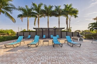 The Dunes in Indian Harbour Beach, FL - Foto de edificio - Building Photo