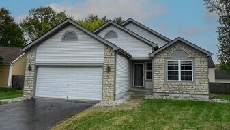 932 Briaro St in Reynoldsburg, OH - Building Photo