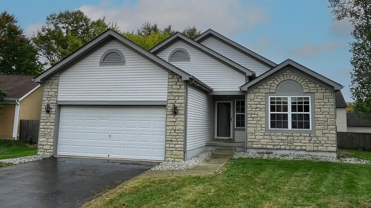 932 Briaro St in Reynoldsburg, OH - Building Photo