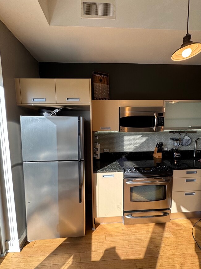 1133 Metropolitan Ave, Unit 218 in Charlotte, NC - Building Photo - Building Photo