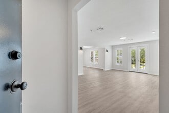 2405 W Texas Ave in Tampa, FL - Building Photo - Building Photo