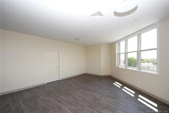 215 Stillwater Ave in Stamford, CT - Building Photo - Building Photo