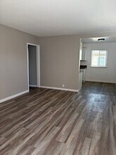 7411 S Hoover St in Los Angeles, CA - Building Photo - Building Photo