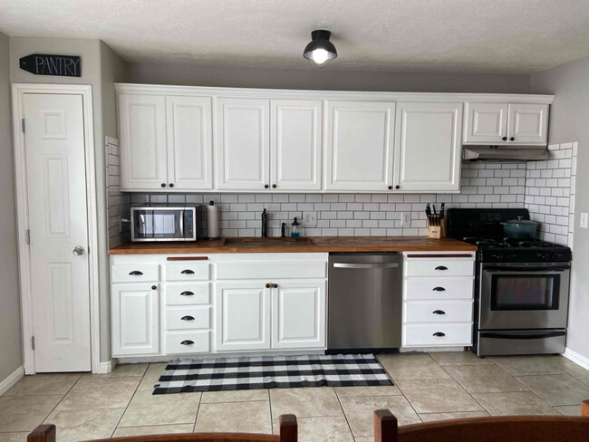 649 Countryside Ave in Rexburg, ID - Foto de edificio - Building Photo