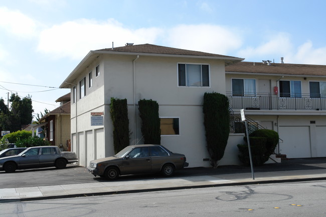 550 1st Ave in San Mateo, CA - Building Photo - Building Photo