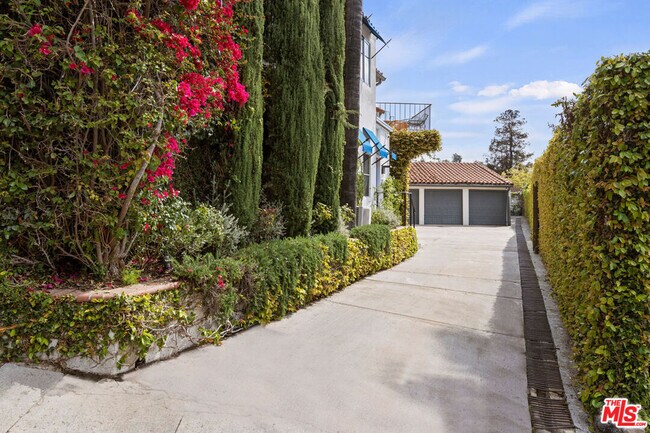 6856 Los Altos Pl in Los Angeles, CA - Building Photo - Building Photo