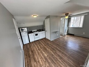 31136 W 10 Mile Rd in Farmington Hills, MI - Building Photo - Building Photo