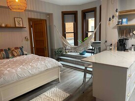 550 W Surf St in Chicago, IL - Building Photo