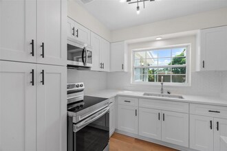 5916 Gulfport Blvd S in Gulfport, FL - Foto de edificio - Building Photo