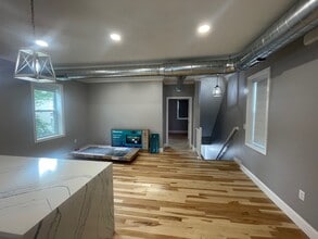 1231 Pennsylvania Ave, Unit Floor-2 in Monaca, PA - Building Photo - Building Photo