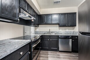 College Grove Apartments in Sacramento, CA - Building Photo