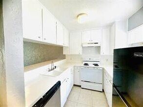 122 N Iowa Ave in League City, TX - Building Photo - Building Photo