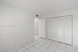 2228 N Cypress Bend Dr, Unit LPH406 in Pompano Beach, FL - Building Photo - Building Photo