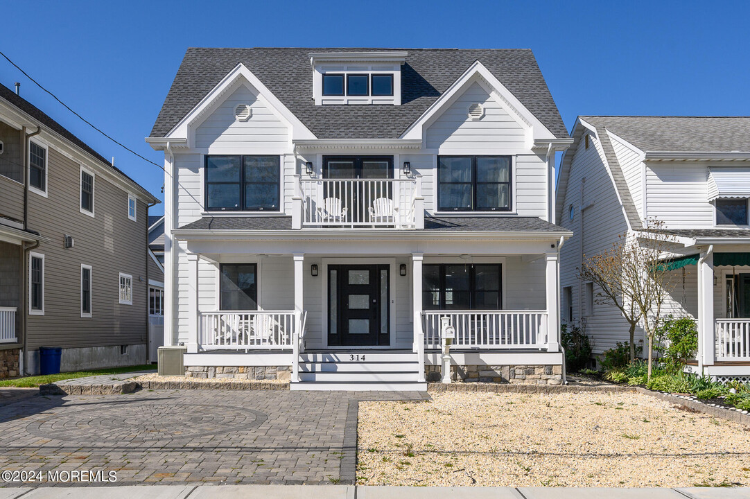 314 17th Ave in Belmar, NJ - Foto de edificio