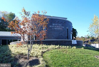 6603 E Wakefield Dr-Unit -B2 in Alexandria, VA - Foto de edificio - Building Photo