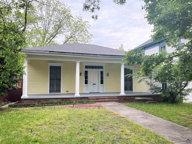 property at 1003 Walnut St