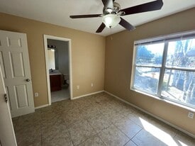 120 NW 8th St in Gainesville, FL - Building Photo