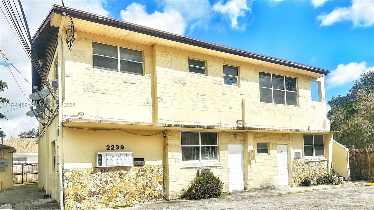 2239 NW 87th St-Unit -2 in Miami, FL - Building Photo