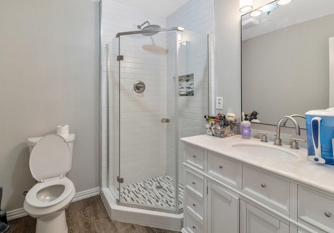 2500 Fallcreek St in Arlington, TX - Foto de edificio - Building Photo