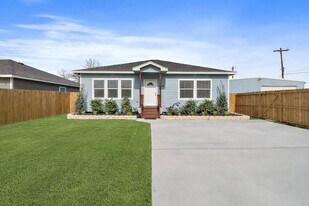 19218 Akin Dr in Crosby, TX - Building Photo