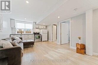 1223 Kitchener Ave in Ottawa, ON - Building Photo - Building Photo