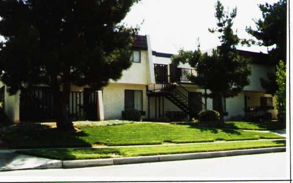 1351-1357 Milburn Ave in Redlands, CA - Foto de edificio