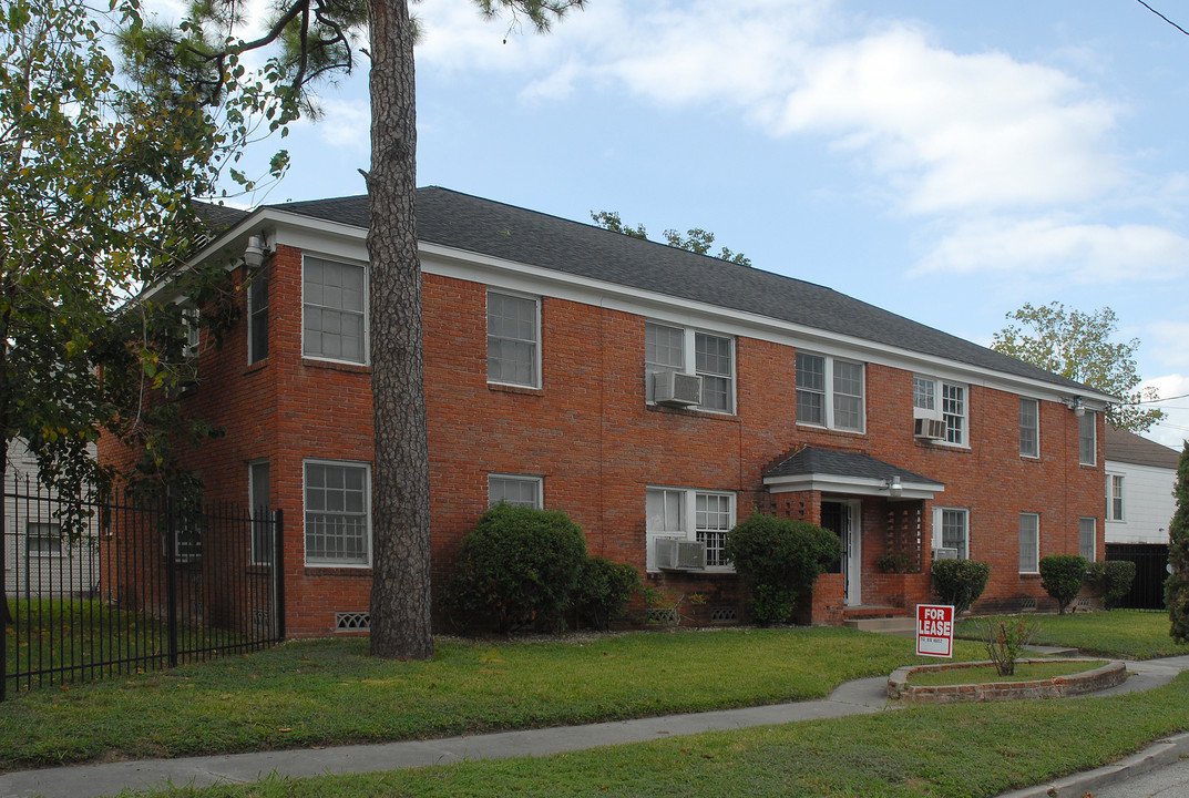 Binz Chartres Apartment Homes in Houston, TX - Building Photo