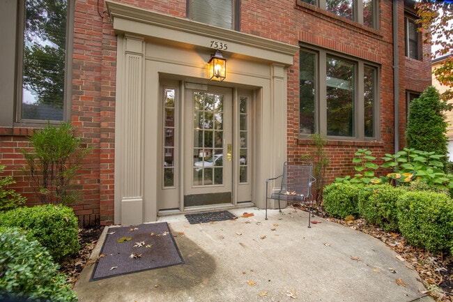 7535 Oxford Dr, Unit 1E