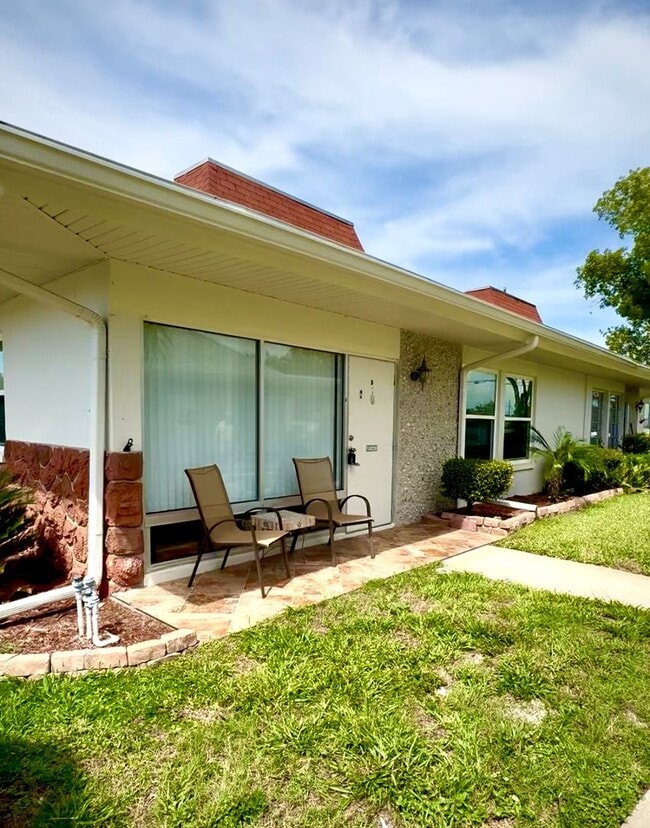 4355 Tahitian Gardens Cir in Holiday, FL - Building Photo - Building Photo