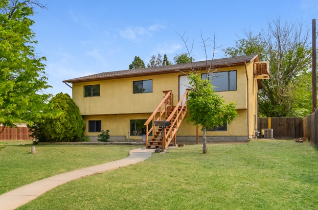 property at 603 W Routt Ave