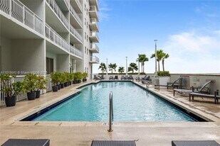 1200 Brickell Bay Dr, Unit 1907 in Miami, FL - Building Photo