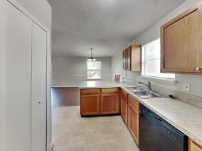 7103 Swamp Flower Dr N in Jacksonville, FL - Building Photo - Building Photo