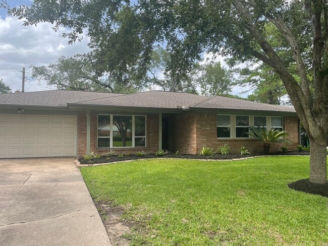 property at 4750 Hummingbird St
