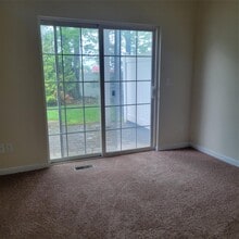 9 Ashley Ct in Islip Terrace, NY - Building Photo - Building Photo