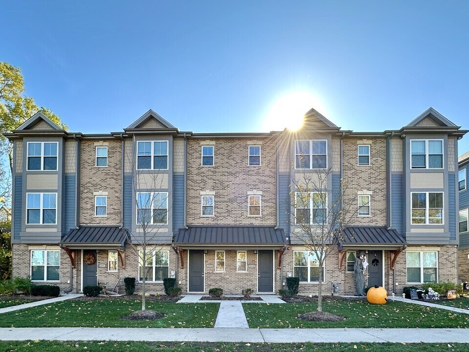 511 Broadway, Unit TH in Libertyville, IL - Foto de edificio