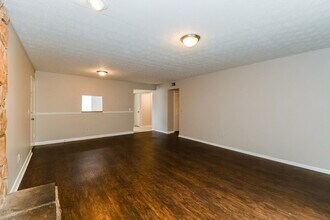 7269 Sharbeth Dr S in Jacksonville, FL - Foto de edificio - Building Photo