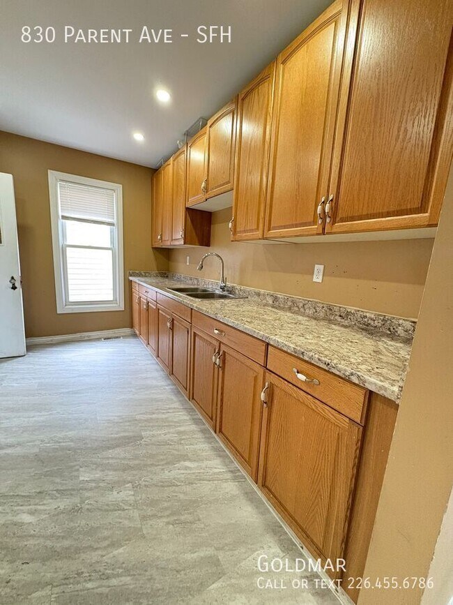 830 Parent Ave in Windsor, ON - Building Photo - Building Photo