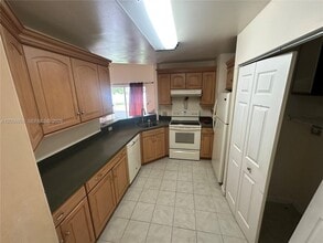 3461 NW 44th St in Lauderdale Lakes, FL - Building Photo - Building Photo