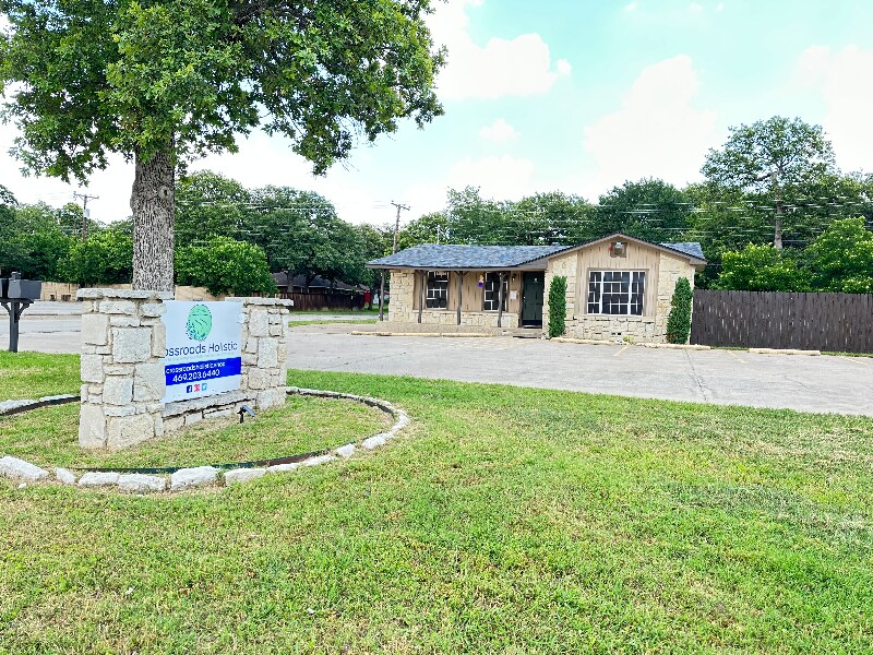 1220 Brown Trail in Bedford, TX - Building Photo