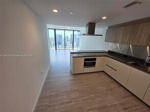 1000 Brickell Plz, Unit 2304 in Miami, FL - Foto de edificio - Building Photo