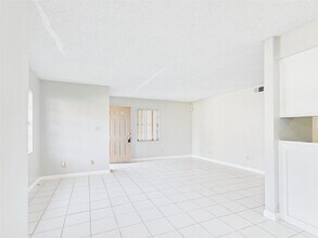 2121 S San Gully Rd, Unit 3 in Lakeland, FL - Building Photo - Building Photo