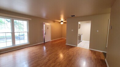 8702 Village Dr in San Antonio, TX - Building Photo - Building Photo
