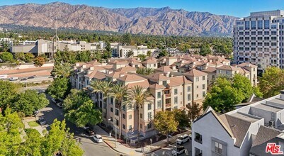 290 N Hudson Ave in Pasadena, CA - Building Photo - Building Photo